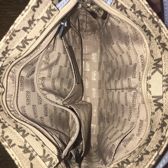 Michael Kors Large Messenger Crossbody - Picture 3 of 6